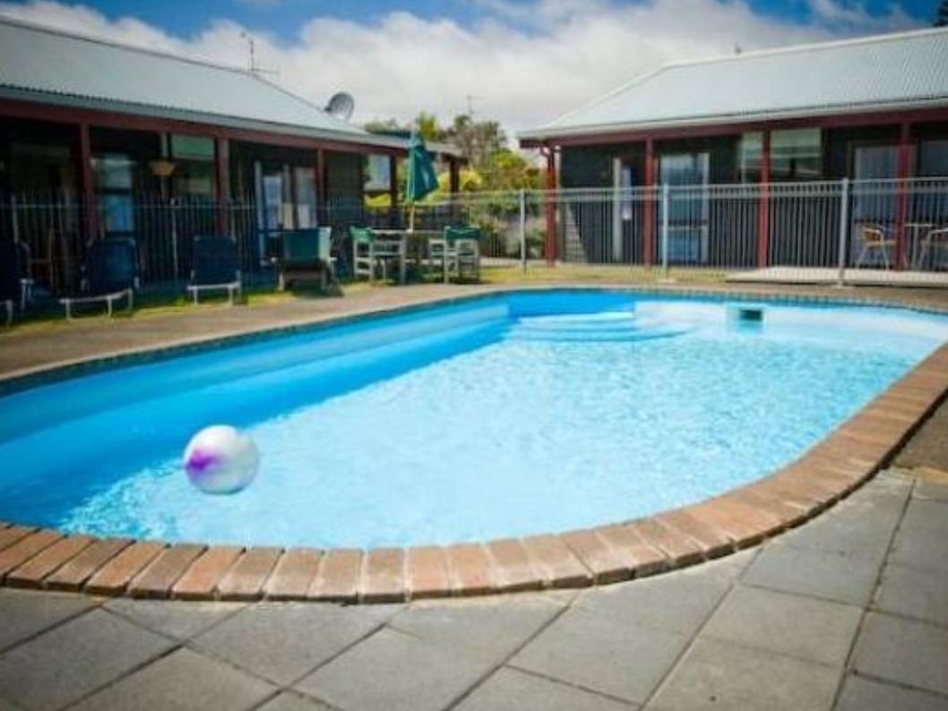 ASURE Kapiti Court Motel Paraparaumu Extérieur photo